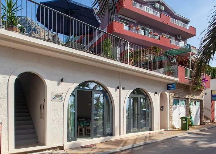 Visnja * Podgora (Split-Dalmatia)